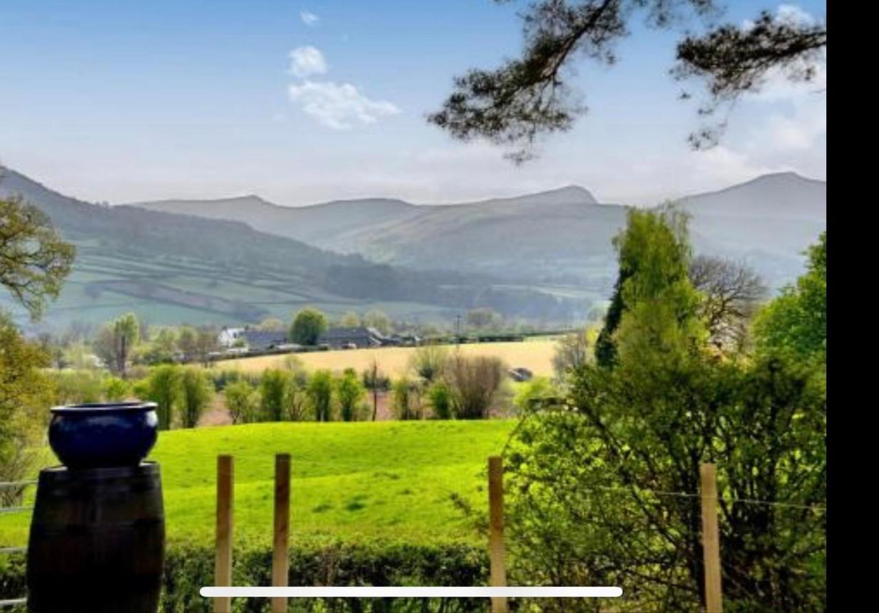 Mountain Suite, Stunning Views, Brecon Beacons Llanhamlach Bagian luar foto